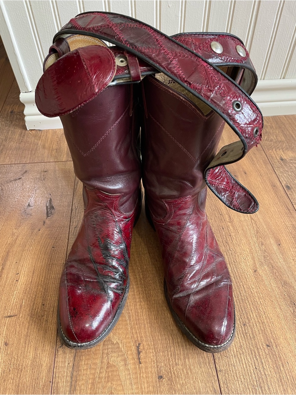 Justin Vintage Burgundy Leather Cowboy Boots with Matching Belt Women’s 8B